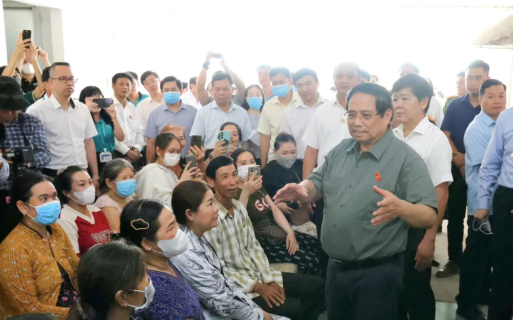 Thủ tướng Phạm Minh Chính thăm hỏi, chia sẻ với bệnh nhân và người nhà 43e41c957250ff0ea641.jpg