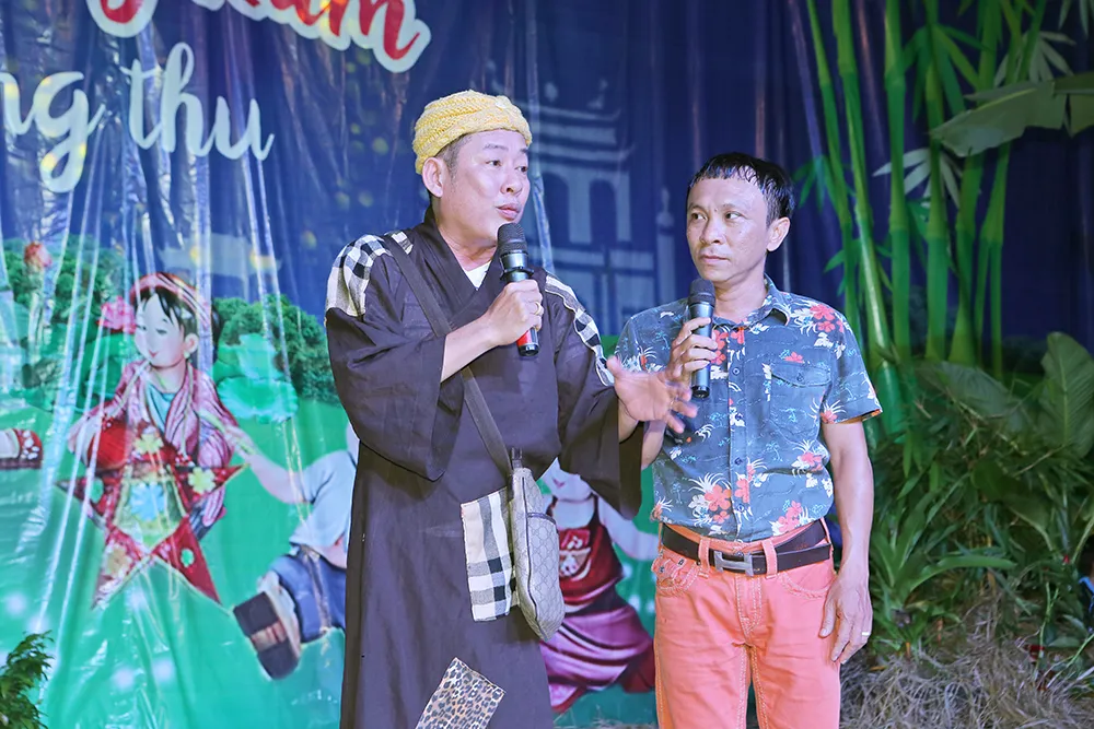 Nguyên Vũ đón Trung thu sớm cùng hàng nghìn trẻ nghèo ảnh 4 Nguyên Vũ đón Trung thu sớm cùng hàng nghìn trẻ nghèo ảnh 4