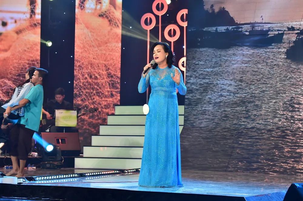 “Hotboy U60” đăng quang Tiếng hát mãi xanh ảnh 5