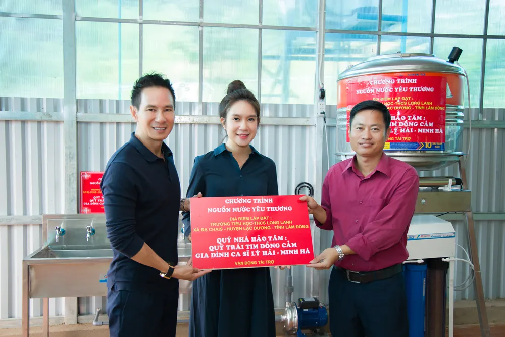 Vợ chồng nghệ sĩ Lý Hải lắp bộ lọc nước giúp người dân vùng cao ảnh 1 Vợ chồng nghệ sĩ Lý Hải lắp bộ lọc nước giúp người dân vùng cao ảnh 1