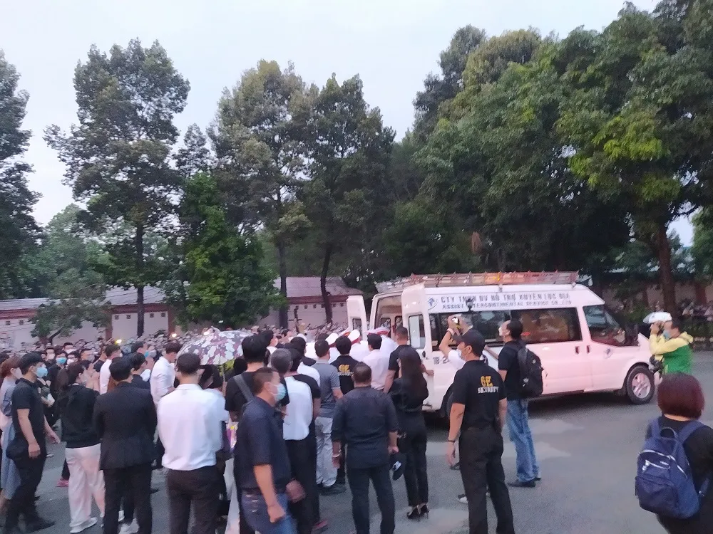 Tiễn nghệ sĩ Chí Tài về Mỹ ảnh 8