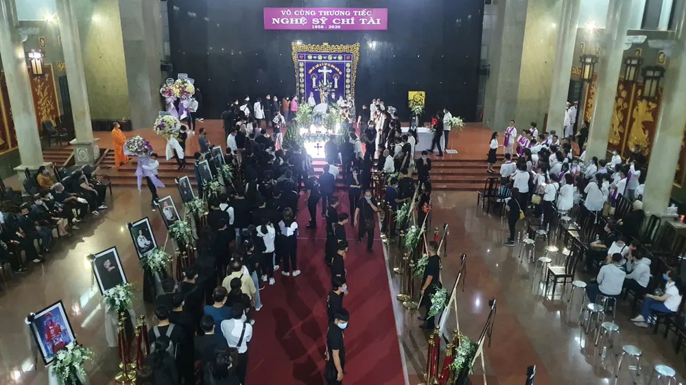 Tiễn nghệ sĩ Chí Tài về Mỹ ảnh 1