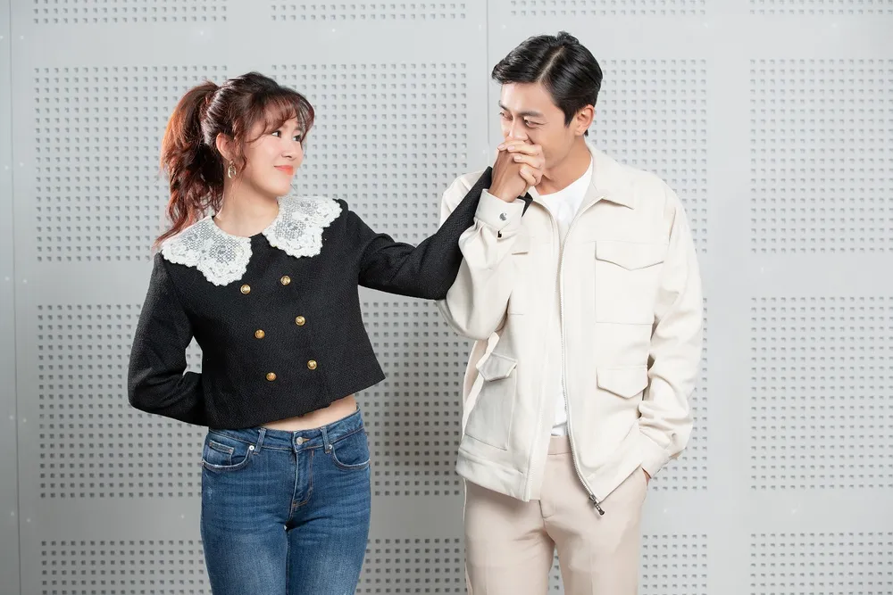 Sau những ngại ngùng ban đầu, cả hai nhập vai khá tự nhiên Sau những ngại ngùng ban đầu, cả hai nhập vai khá tự nhiên