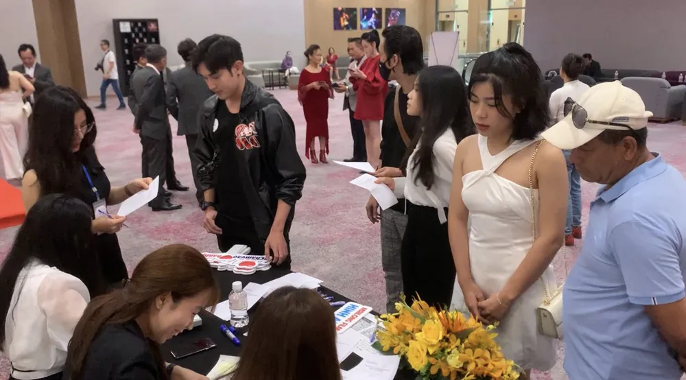 Nhiều ứng viên trẻ tìm kiếm cơ hội ở dự án điện ảnh lần này Nhiều ứng viên trẻ tìm kiếm cơ hội ở dự án điện ảnh lần này