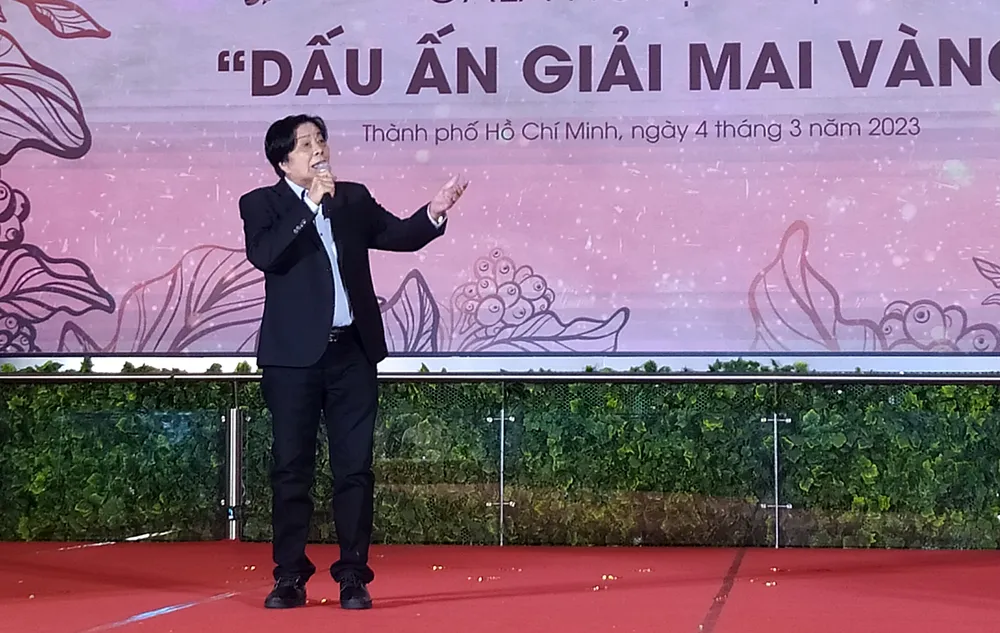 NSND Trọng Hữu biểu diễn tại đêm gala NSND Trọng Hữu biểu diễn tại đêm gala