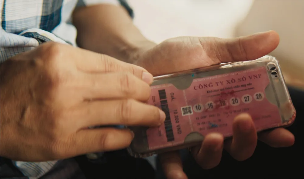 Nhưng tờ vé số trăm tỷ đã thay đổi tất cả Nhưng tờ vé số trăm tỷ đã thay đổi tất cả