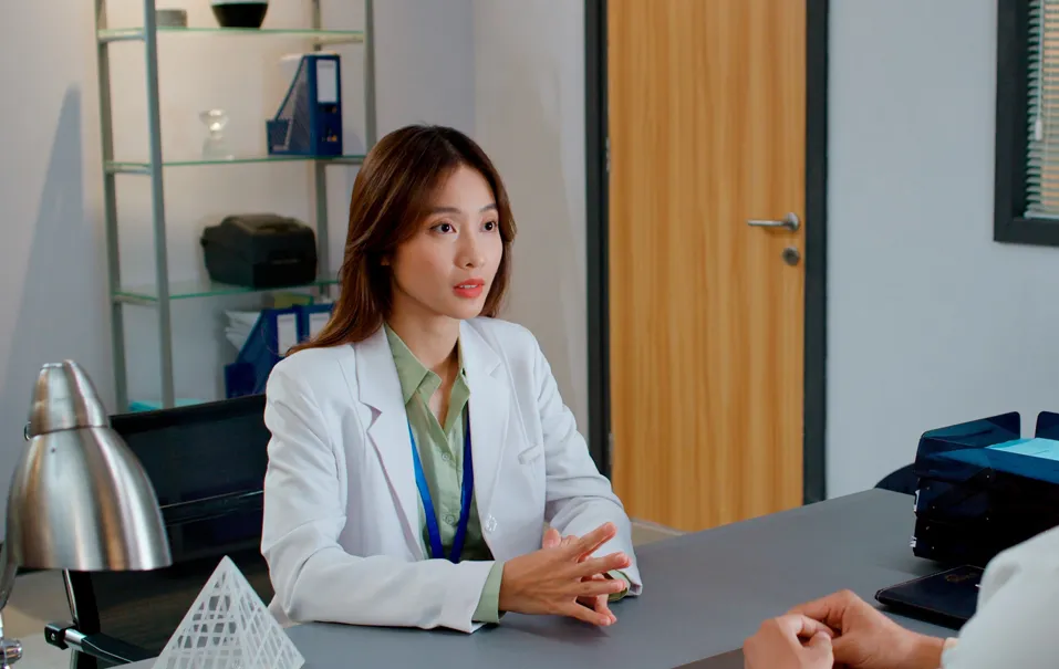 Khả Ngân tiếp tục có duyên với vai bác sĩ Khả Ngân tiếp tục có duyên với vai bác sĩ