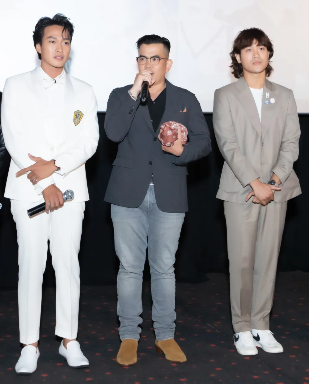 Đạo diễn Danny Đỗ (giữa) dành nhiều tâm huyết cho dự án Đạo diễn Danny Đỗ (giữa) dành nhiều tâm huyết cho dự án