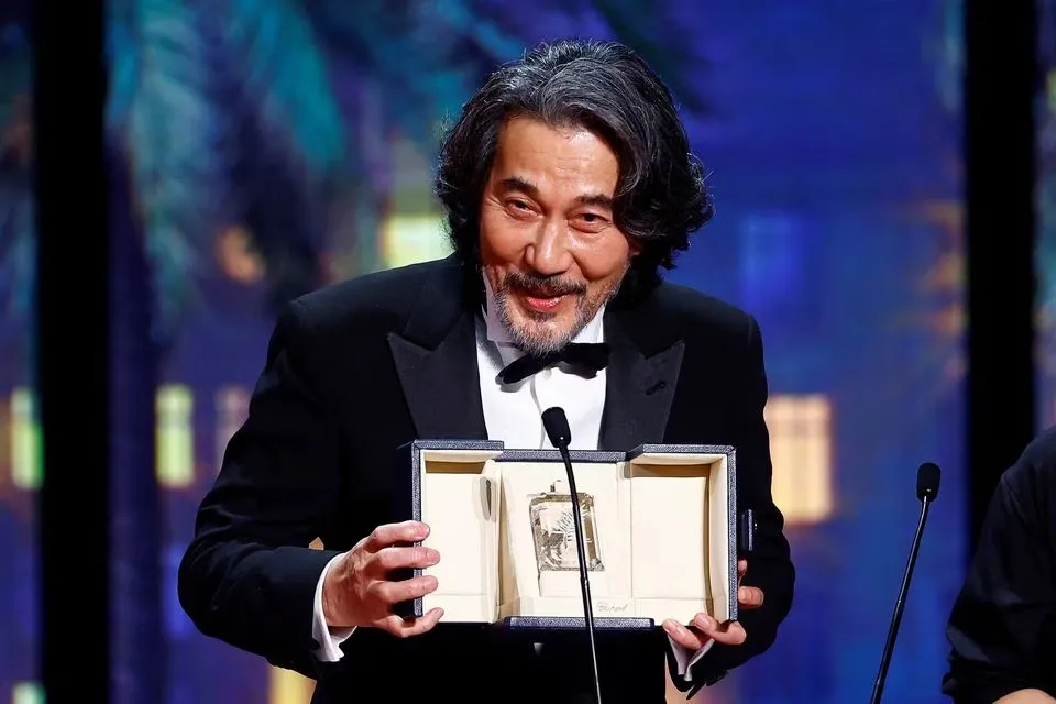 Nam diễn viên xuất sắc Koji Yakusho. Ảnh: REUTERS Nam diễn viên xuất sắc Koji Yakusho. Ảnh: REUTERS