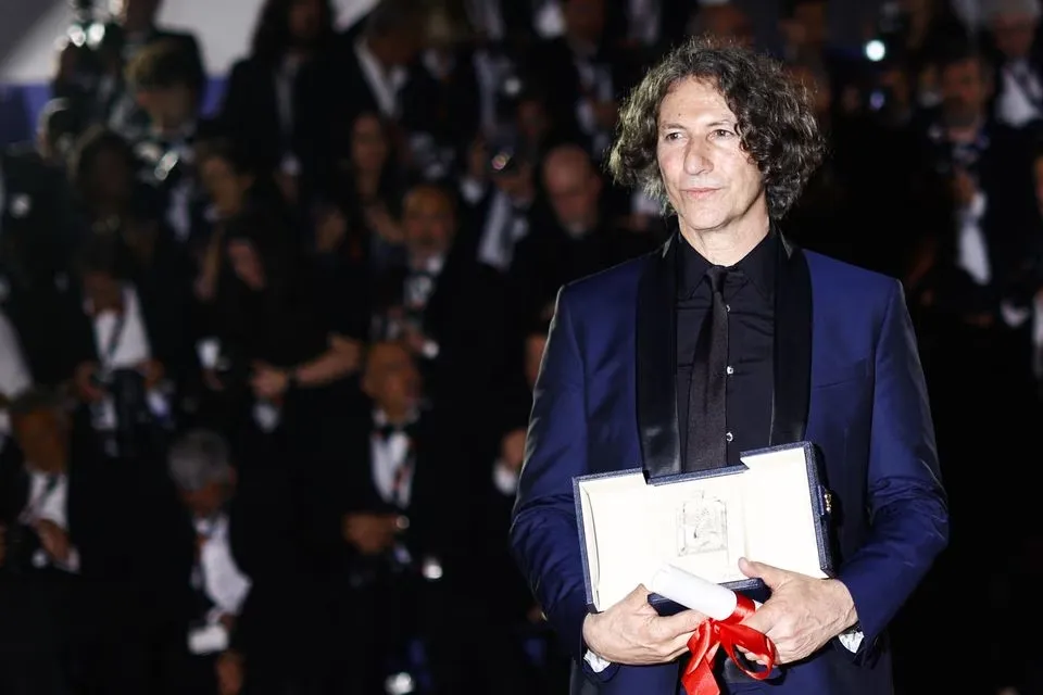 Jonathan Glazer thắng giải Grand Prix. Ảnh: REUTERS Jonathan Glazer thắng giải Grand Prix. Ảnh: REUTERS