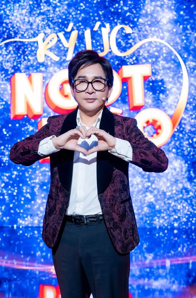 NSƯT Kim Tử Long đảm nhận vai trò MC NSƯT Kim Tử Long đảm nhận vai trò MC