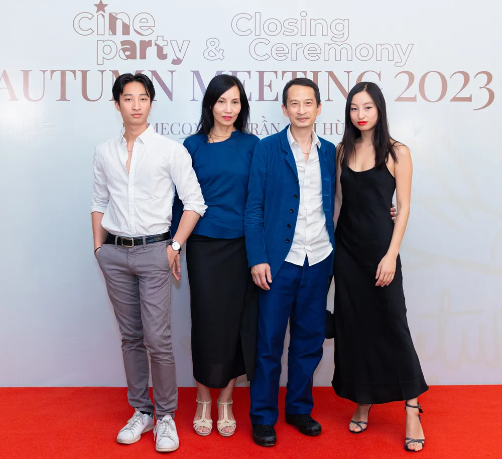Gia đình đạo diễn có mặt trên thảm đỏ