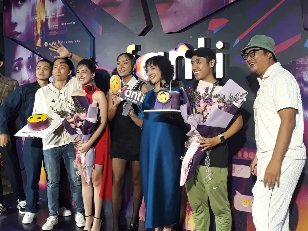 Đoàn phim Fanti trong buổi quảng bá chiều 19-7