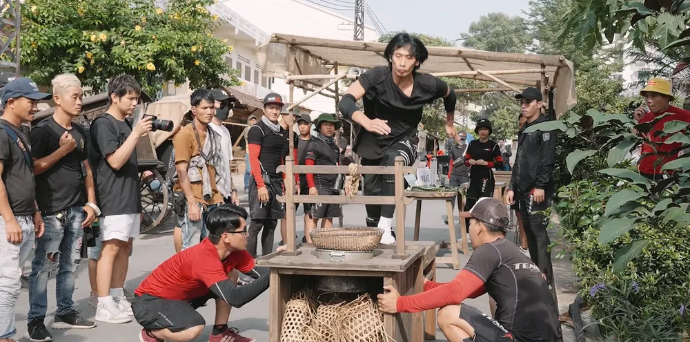 Nam diễn viên lăn xả cho từng cảnh quay Nam diễn viên lăn xả cho từng cảnh quay