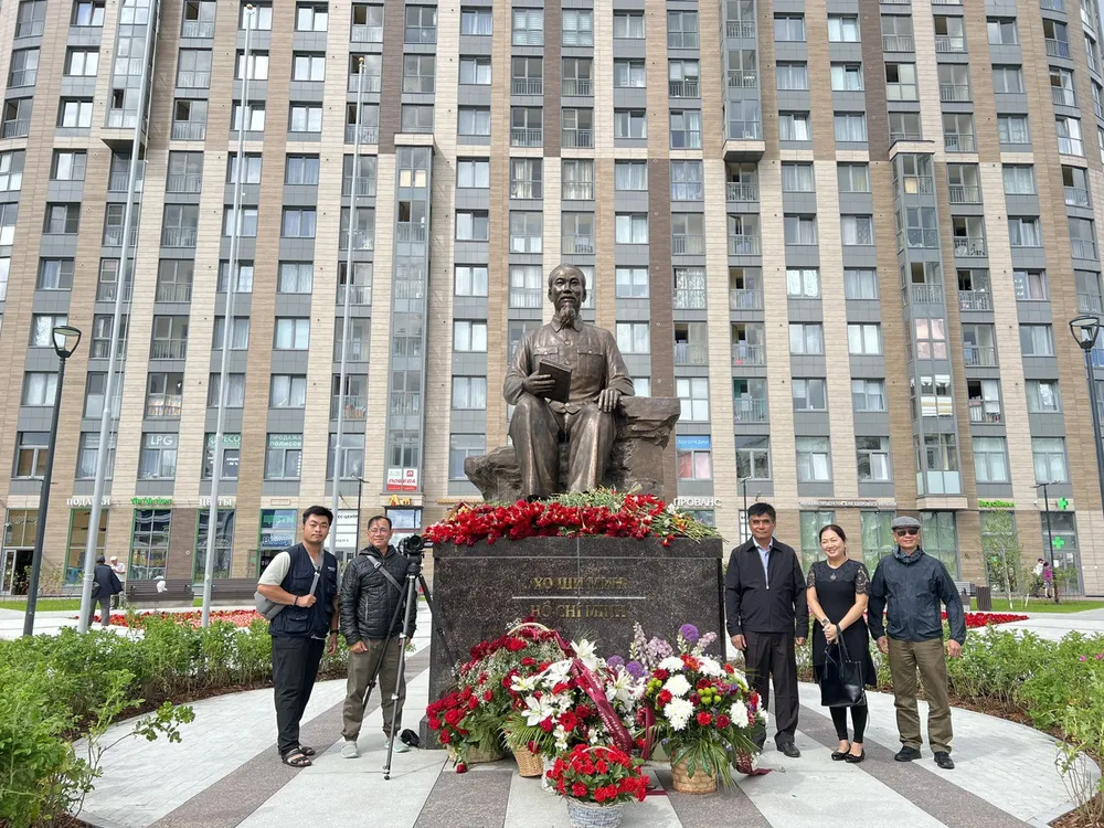 Ê-kíp đoàn phim &quot;Hồ Chí Minh - Con đường phía trước&quot;