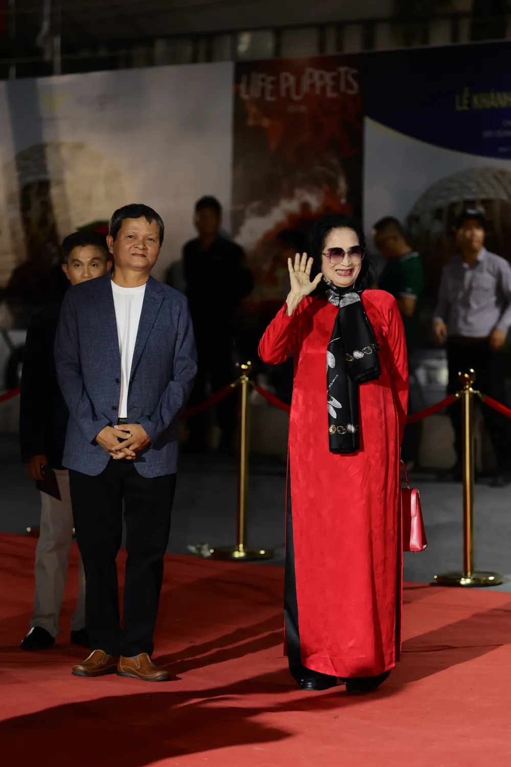 NSND Trà Giang trên thảm đỏ giải Cánh diều 2023 NSND Trà Giang trên thảm đỏ giải Cánh diều 2023