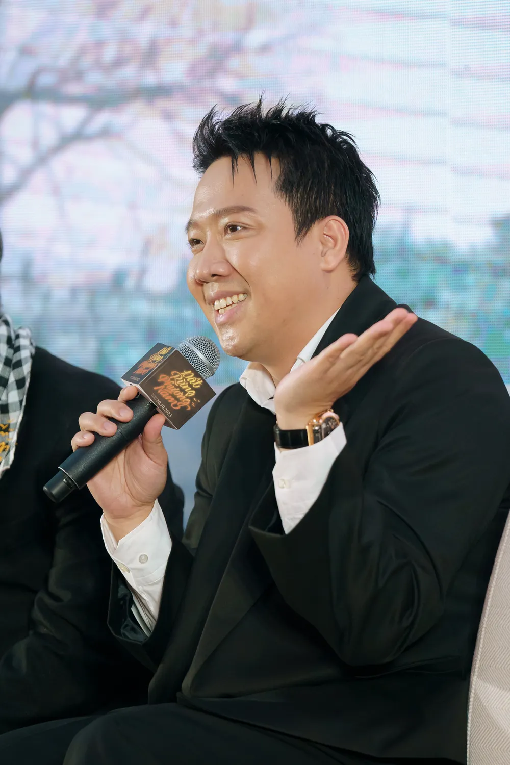 Trấn Thành nhận được nhiều câu hỏi xung quanh việc đảm nhận vai bác Ba Phi Trấn Thành nhận được nhiều câu hỏi xung quanh việc đảm nhận vai bác Ba Phi