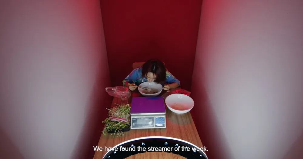 Sự chật chội, bức bối và nghẹt thở trong những khung hình Sự chật chội, bức bối và nghẹt thở trong những khung hình