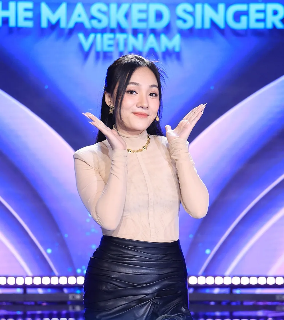 Nhật Thủy bất ngờ xuất hiện trên ghế cố vấn trong tập 8