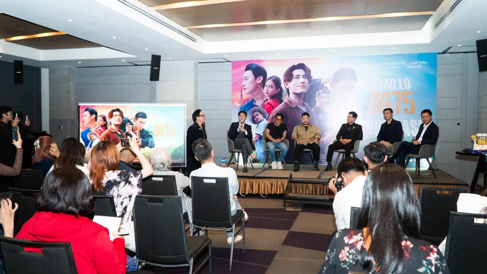 Ê-kíp đoàn phim tại buổi giao lưu với báo chí Ê-kíp đoàn phim tại buổi giao lưu với báo chí