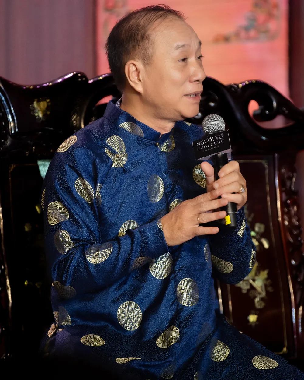 Tác giả Hồng Thái rất vui khi bộ phim có sự chuyển hướng khác biệt so với tiểu thuyết của ông Tác giả Hồng Thái rất vui khi bộ phim có sự chuyển hướng khác biệt so với tiểu thuyết của ông