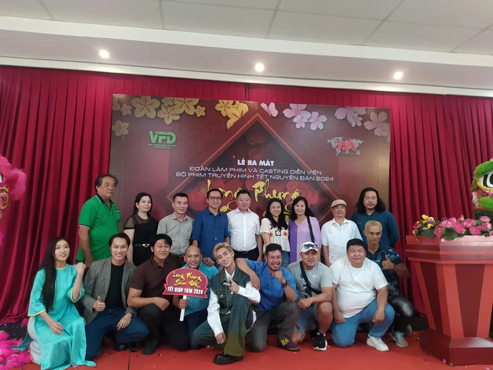 Các thành phần trong ê-kíp đoàn phim tại buổi ra mắt