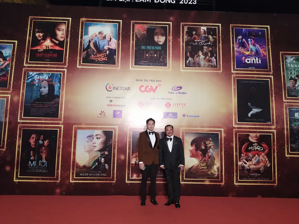 NSƯT Phương Điền và diễn viên Minh Luân NSƯT Phương Điền và diễn viên Minh Luân