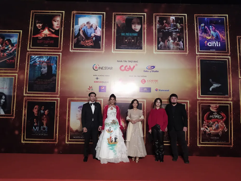 Đoàn phim "Mẹ ơi, Bướm đây!" Đoàn phim "Mẹ ơi, Bướm đây!"