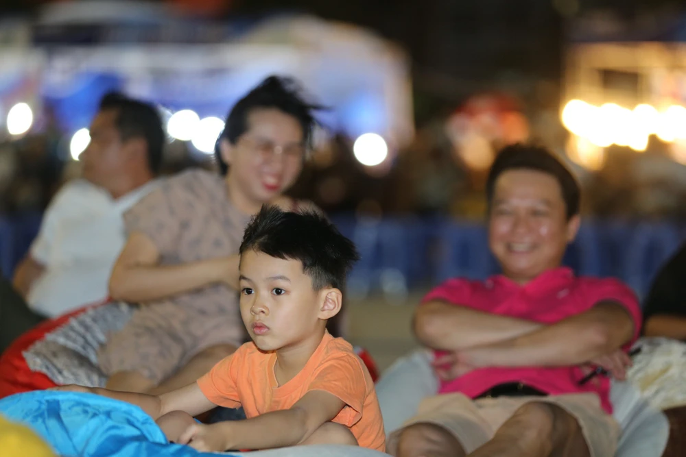 Chiếu phim tại Công viên điện ảnh (CinePark) cũng là hoạt động hấp dẫn trong ngày. Ảnh: DŨNG PHƯƠNG hiff 8-4 3.jpg