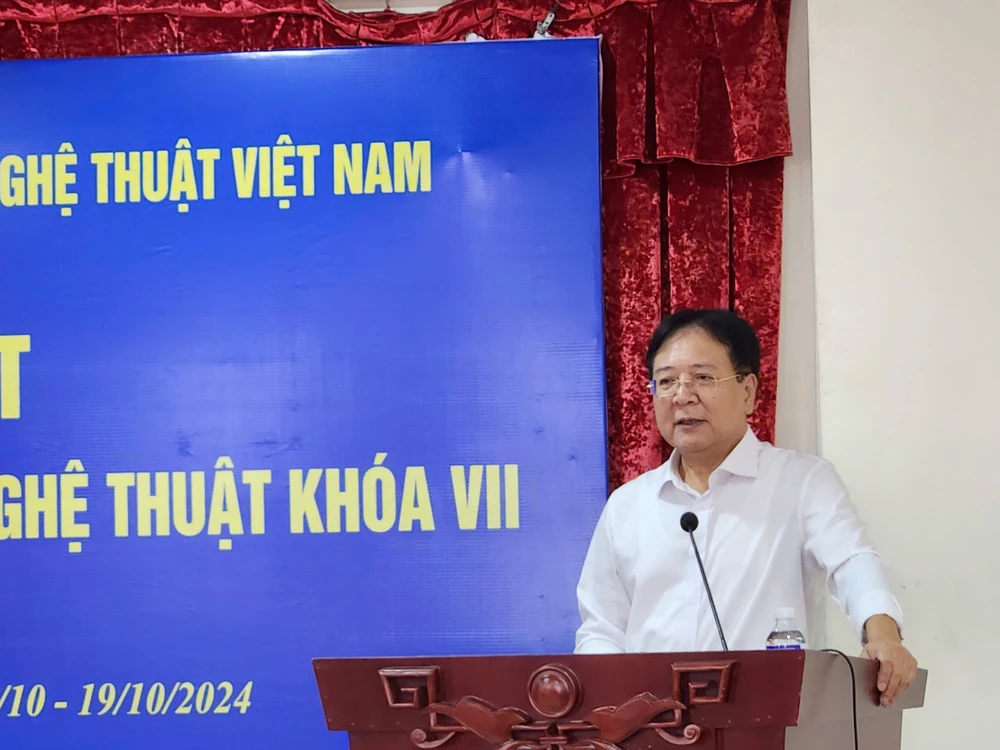 NSND Vương Duy Biên phát biểu khai giảng trại viết ly luan phe binh 3.jpg