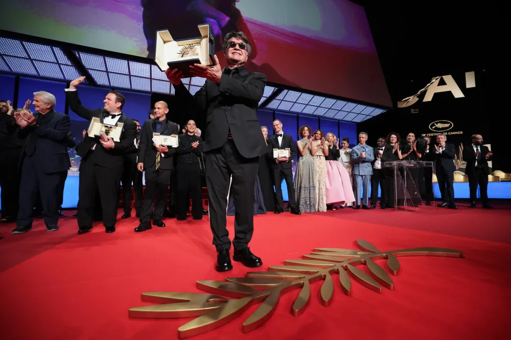 Ông có đủ bộ sưu tập 3 giải thưởng cao nhất tại 3 LHP danh giá nhất toàn cầu. Ảnh: GETTY IMAGES lhp cannes 2025 2.jpg