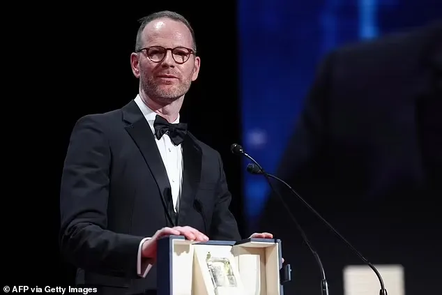 Đạo diễn Joachim Trier nhận giải Grand Prix với "Sentimental Value". Ảnh: AFP lhp cannes 2025 5.jpg
