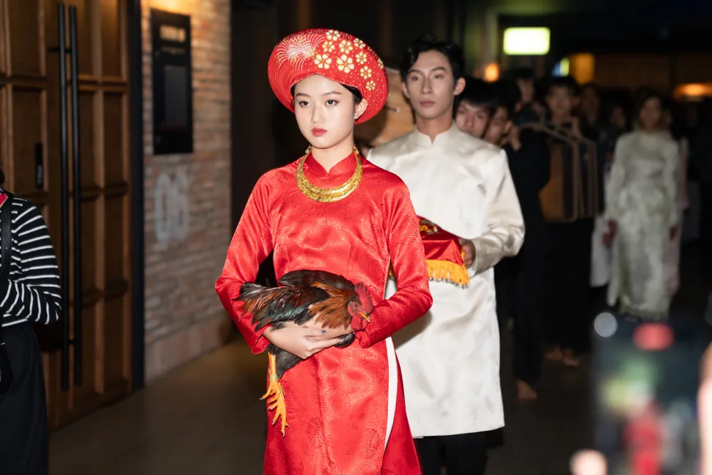 The crew recreated the night wedding procession scene in the film. Photo: Trung Dung mai cat vi 3.jpg