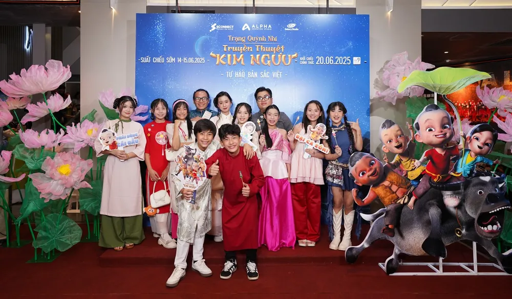 Đông đảo khán giả nhí háo hức đến tham dự buổi ra mắt. Ảnh: ĐPCC trang quynh nhi.jpg