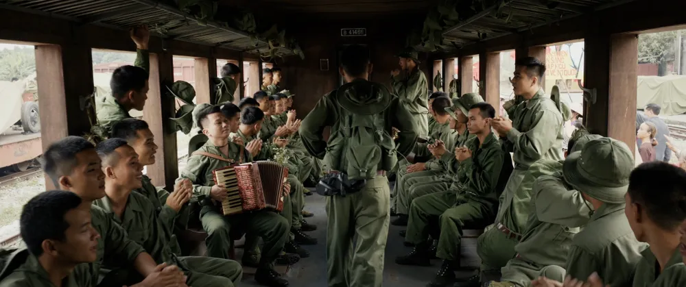Bộ phim tái hiện lại tinh thần sẵn sàng lên đường ra trận của một thế hệ học sinh - sinh viên. Ảnh: ĐPCC phim mua do 5.jpg