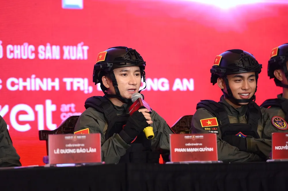 Nhạc sĩ, ca sĩ Phan Mạnh Quỳnh bày tỏ sự háo hức và niềm tự hào khi có cơ hội tham gia chương trình gen-h-chien si qua cam 4.jpg