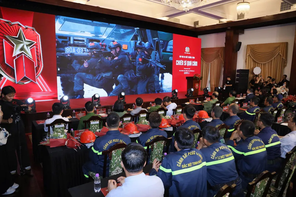 Toàn cảnh buổi họp báo chương trình Chiến sĩ quả cảm gen-h-chien si qua cam 5.jpg