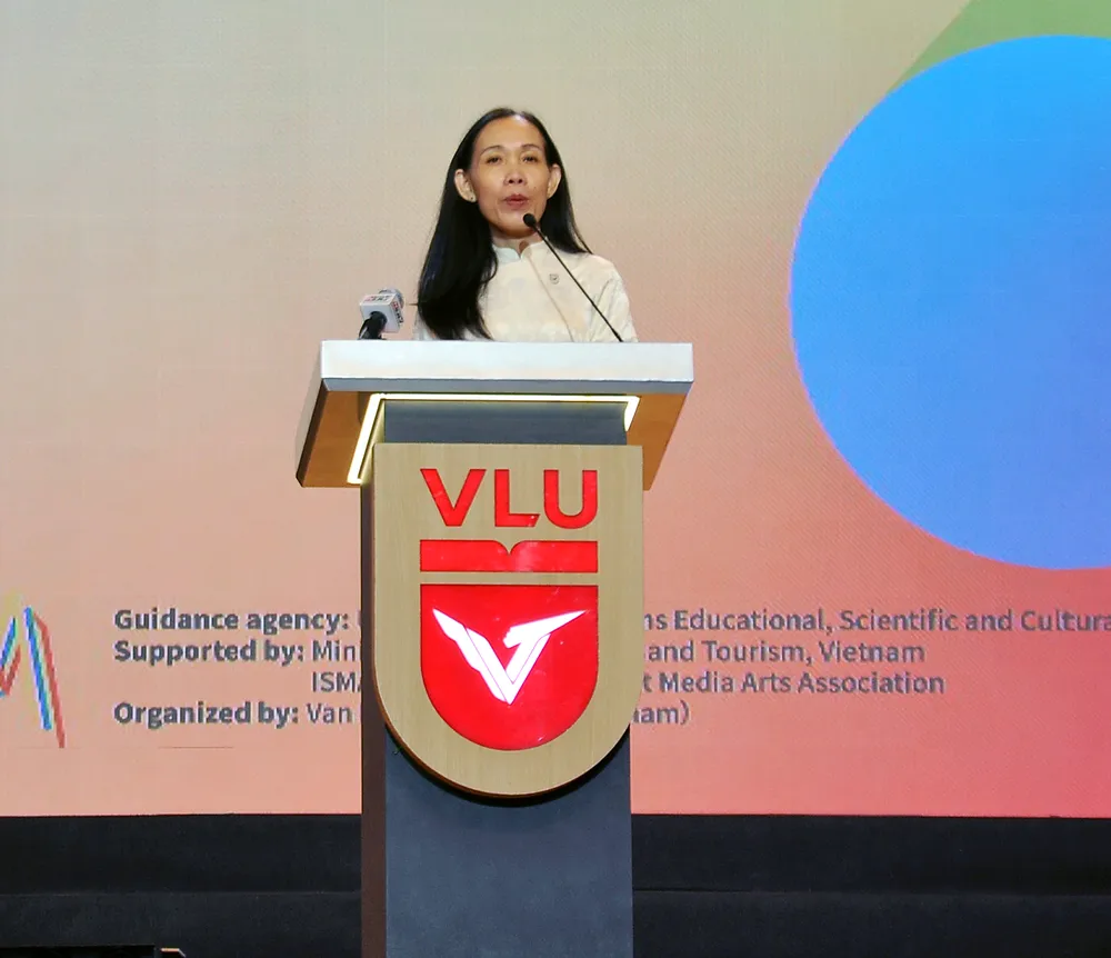 PGS-TS Trần Thị Mỹ Diệu, Hiệu trưởng Trường Đại học Văn Lang phát biểu tại đêm trao giải lhp sinh vien 2025 4.jpg