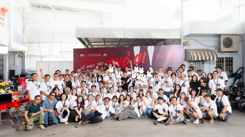 Trấn Thành và ê-kíp tại lễ khai máy phim Thỏ ơi!!. Ảnh: ĐPCC phim tet tran thanh 1.jpg