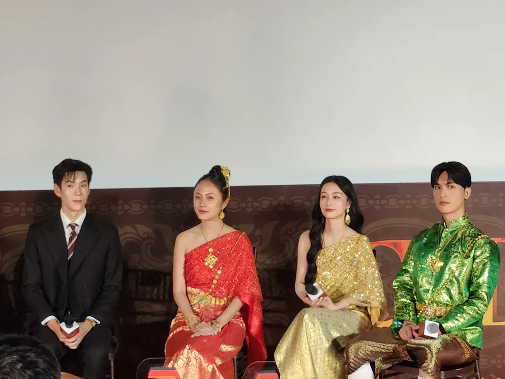 Dàn diễn viên chính của Cô dâu ma tại sự kiện giao lưu phim co dau ma 3.jpg