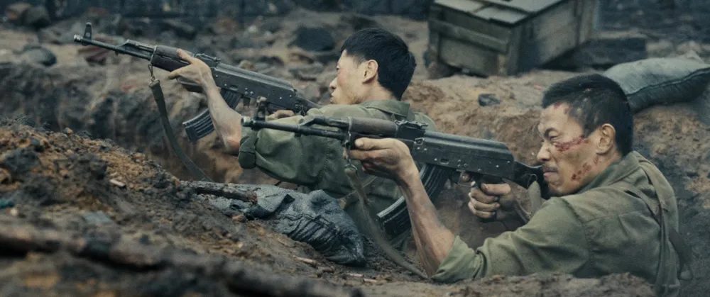 Phim "Mưa đỏ" vượt mốc doanh thu 100 tỷ đồng sau 3 ngày công chiếu