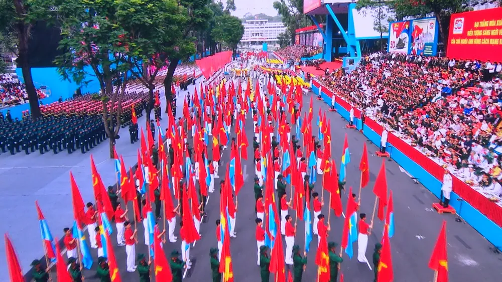 Hình ảnh đẹp trong lễ kỷ niệm 50 năm ngày Giải phóng miền Nam, thống nhất đất nước (30-4-1975 - 30-4-2025) xuất hiện trong phim mua thu khai hoan 4.jpg