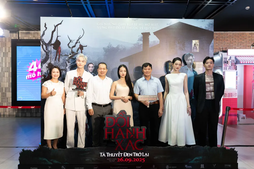 Ê-kíp đoàn phim Đồi hành xác tại sự kiện giao lưu chiều 9-9 phim doi hanh xac 4.jpg