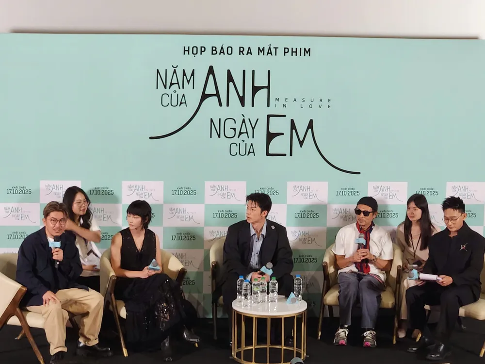 Đạo diễn Kung Siu Ping dành nhiều lời khen cho hai diễn viên chính hua quang han (2).jpg