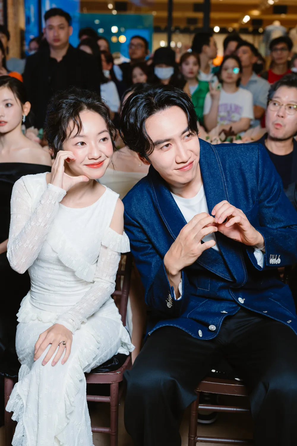Lee Kwang Soo và Hoàng Hà nổi bật tại sự kiện ra mat tay anh giu mot vi sao 4.jpg