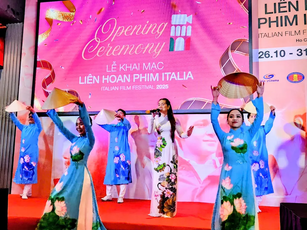 Tiết mục văn nghệ chào mừng lễ khai mạc LHP lhp y 2025 4.jpg