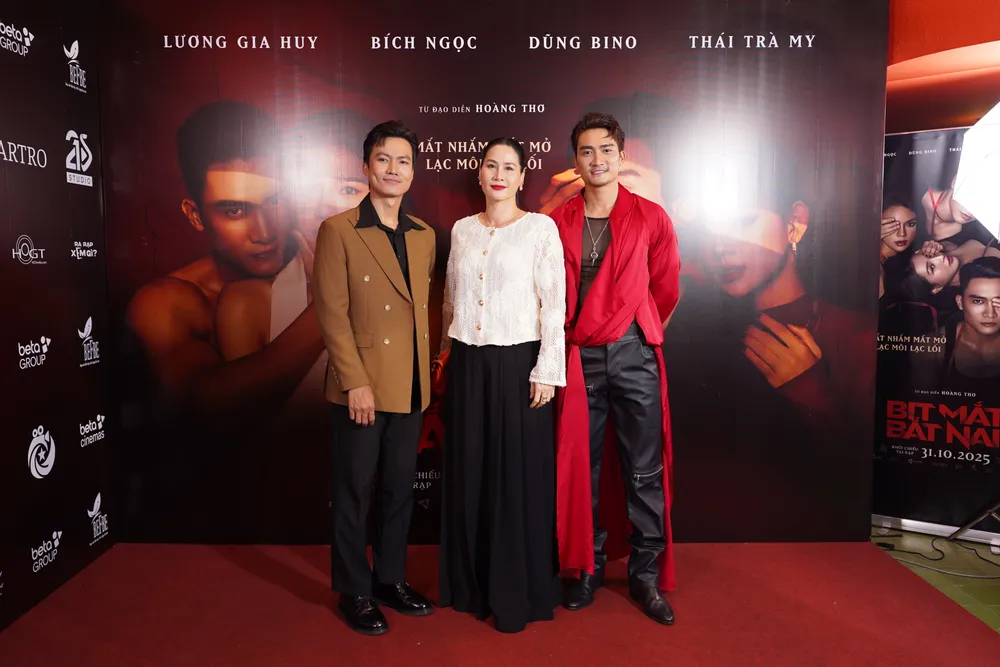 Diễn viên Thân Thúy Hà, Lê Minh Thuấn bit mat bat nai 4.JPG