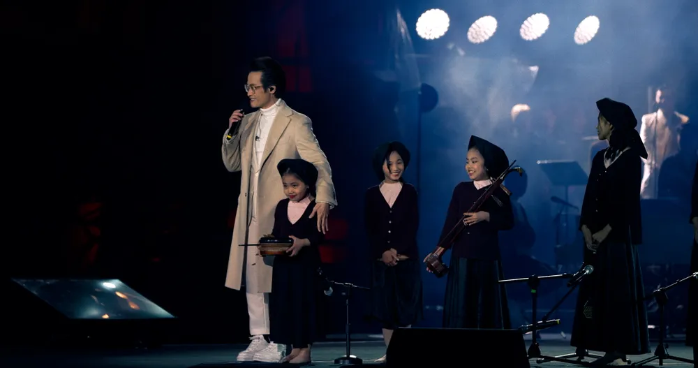 chan troi ruc ro 1.jpg