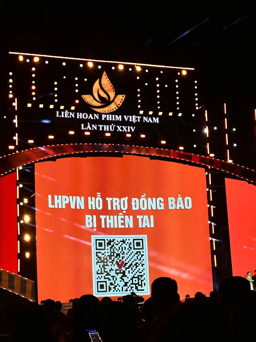 LHP - san khau 14.jpg