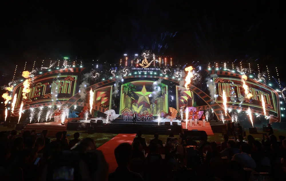 LHP - san khau 9.jpg